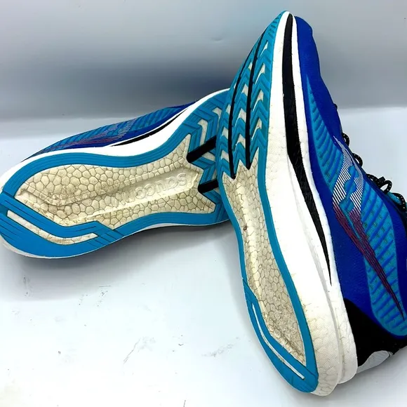 Saucony shoes for men size 10.5” in excellent condition.