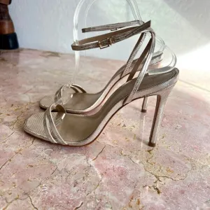 Schutz Gold Altima Embossed Leather Strappy Healed Stiletto Sandals Womens 8