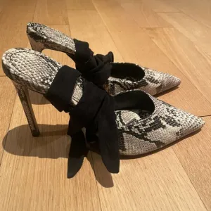 Schutz Heels Snake Print Lace up Pumps Sandals Gray Black 8 B
