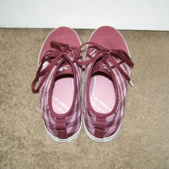size 9 Ladies ADIDAS Suede &amp; textile Casual shoes