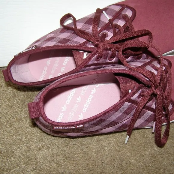 size 9 Ladies ADIDAS Suede &amp; textile Casual shoes