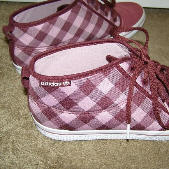 size 9 Ladies ADIDAS Suede &amp; textile Casual shoes