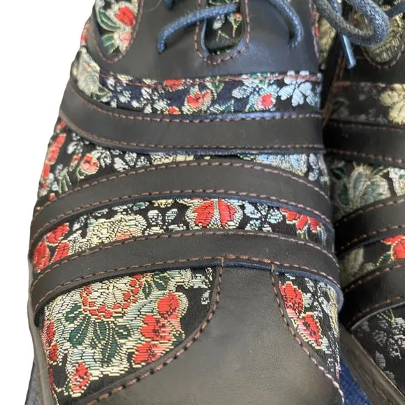 Socopy Retro Vintage Style lace Up Flower Embroidered Fabric Leather Heeled Shoe