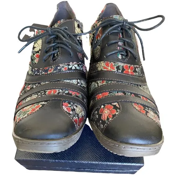 Socopy Retro Vintage Style lace Up Flower Embroidered Fabric Leather Heeled Shoe