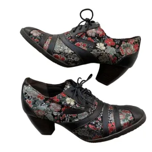 Socopy Retro Vintage Style lace Up Flower Embroidered Fabric Leather Heeled Shoe