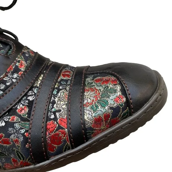 Socopy Retro Vintage Style lace Up Flower Embroidered Fabric Leather Heeled Shoe