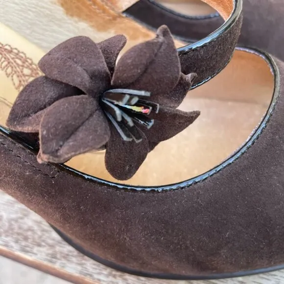 Sofft Women's Retro Geva Brown Suede Peep Toe Mary Jane Pumps Size 9W