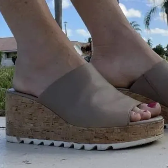 Sorel Womens Size 8 Taupe Sea Salt Cameron Wedge Platform Mules Sandals