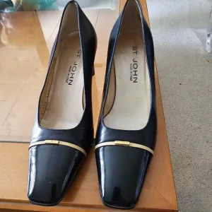 St. John Pumps St. John Collection Italian Leather Pumps Women's Size 7.5 B