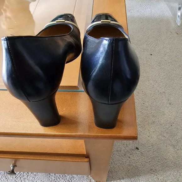 St. John Pumps St. John Collection Italian Leather Pumps Women's Size 7.5 B