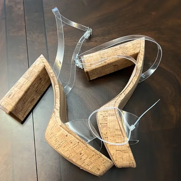 Steve Madden Lessa Platform Ankle Strap Sandal.