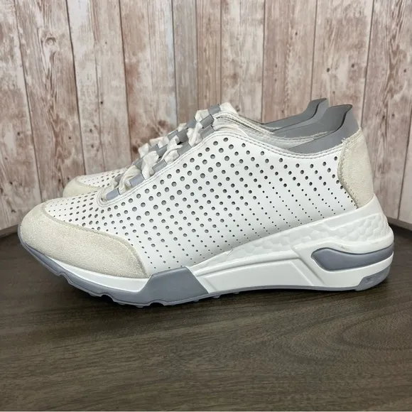 Steve Madden Perforated Reflective Leather Sneaker Size 9.5 Women