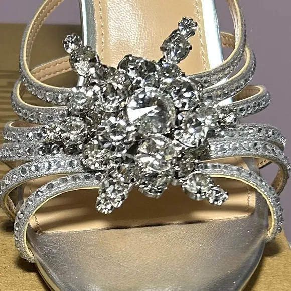 Steve Madden Silver Rhinestone Embellished Pamola Women's Size 8.5 New in Box