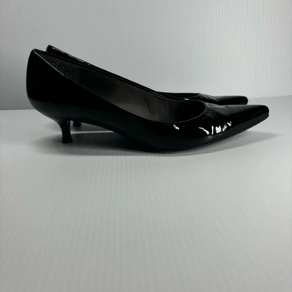 Stuart Weitzman Heels Womens 8 Patent Leather Kitten Pointed Toe Party Office