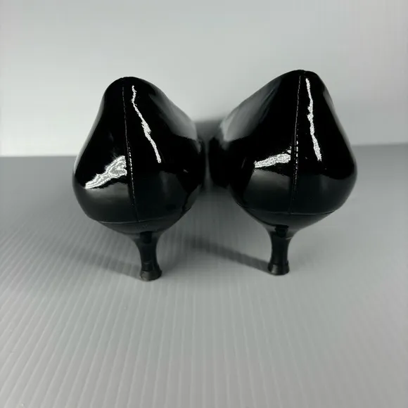 Stuart Weitzman Heels Womens 8 Patent Leather Kitten Pointed Toe Party Office