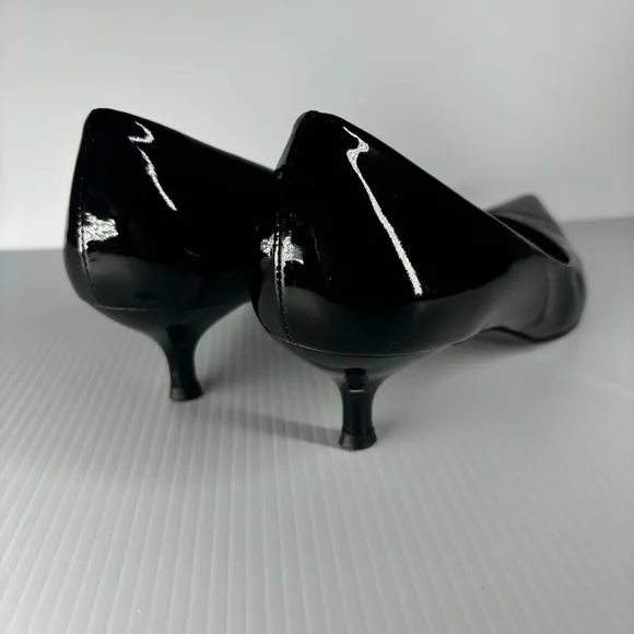 Stuart Weitzman Heels Womens 8 Patent Leather Kitten Pointed Toe Party Office