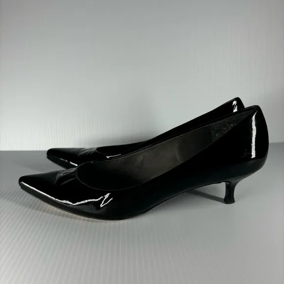 Stuart Weitzman Heels Womens 8 Patent Leather Kitten Pointed Toe Party Office