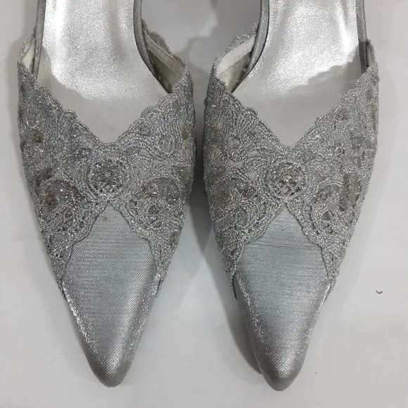 Stuart Weitzman Metallic Silver Queenslo Lace Accent Satin Kitten Heels Pumps