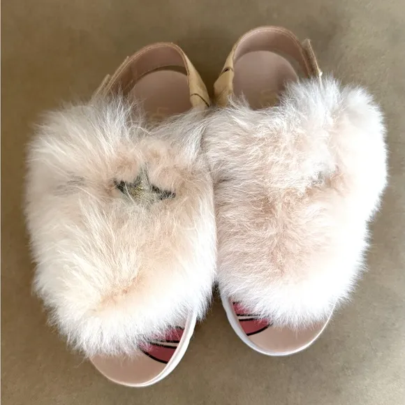 Super cute! Limited Edition Ugg Kissy Face Sandal - 4