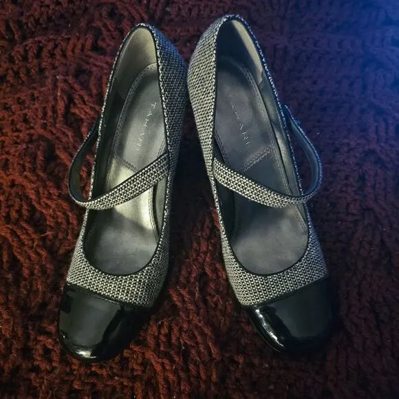Tahari Mary Jane Hoodstooth Pattern Leather 4&quot; heel. Size 9.5