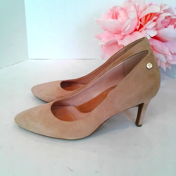 Taryn Rose beige pink suede leather shoes pumps