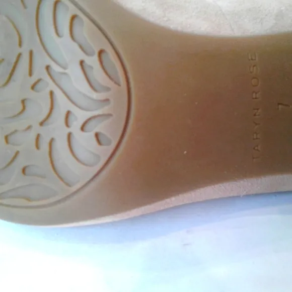 Taryn Rose beige pink suede leather shoes pumps