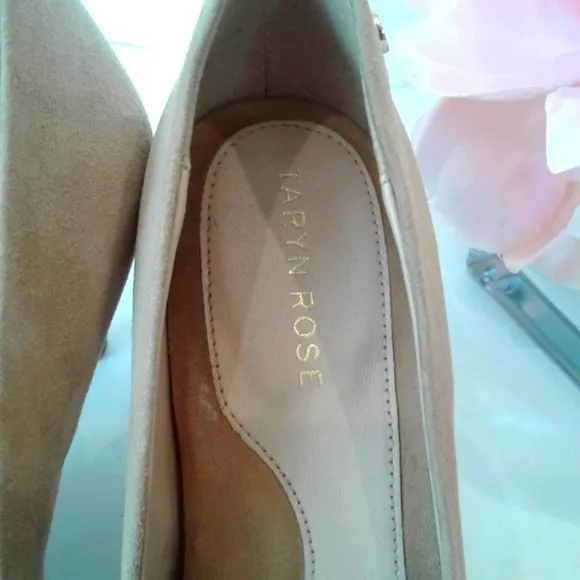 Taryn Rose beige pink suede leather shoes pumps