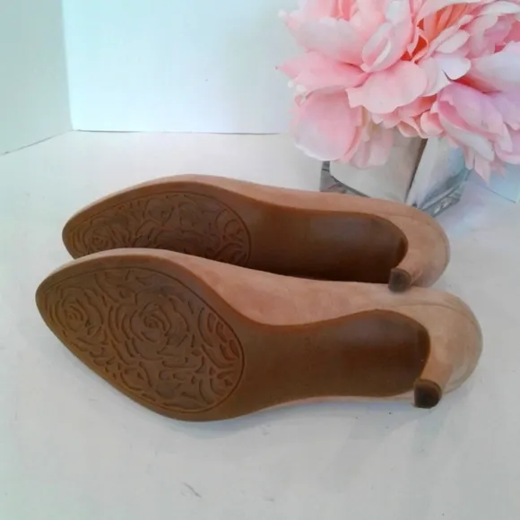 Taryn Rose beige pink suede leather shoes pumps