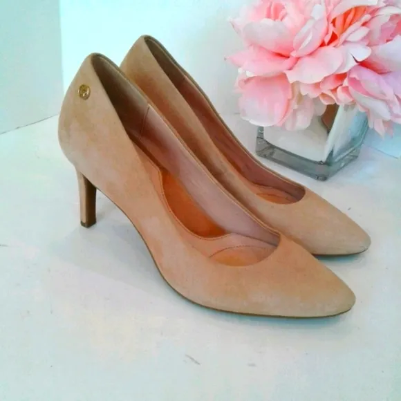 Taryn Rose beige pink suede leather shoes pumps