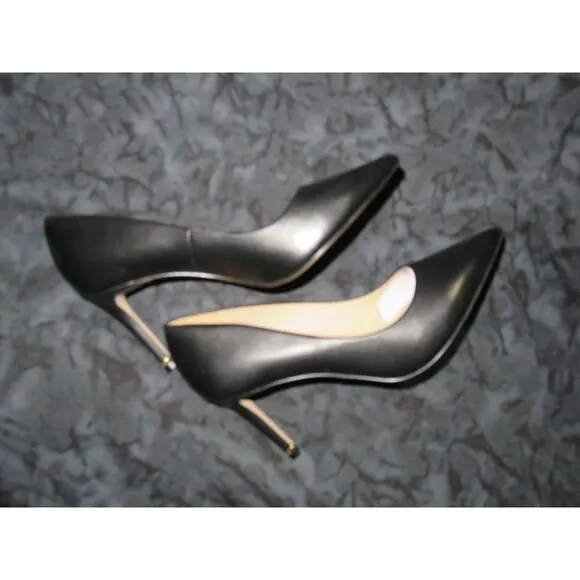 Ted Baker Charlotte Black Italian Leather Pumps with gold accents size 8.5