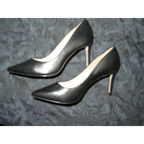 Ted Baker Charlotte Black Italian Leather Pumps with gold accents size 8.5