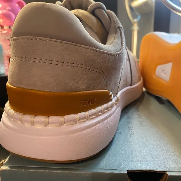 Tom’s arroyo shoes