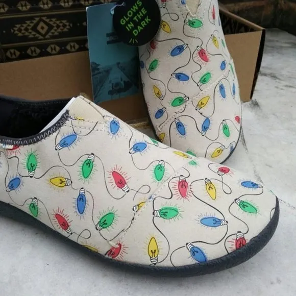 TOMS CHRISTMAS Birch Rodeo Glow in the Dark Holiday Men's Shoes