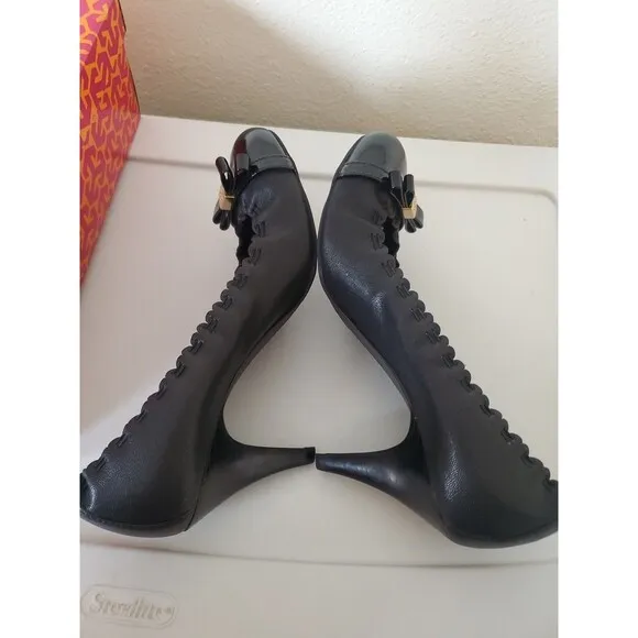 Tory Burch Romy Ribbon Original Pumps Heels Black Leather Shoes Sz 8.5 in Box