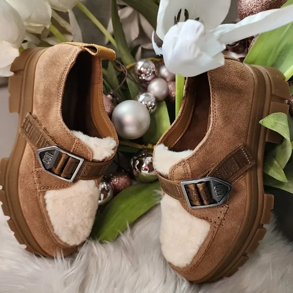 Ugg Ashton Shoe Suede Women shoes size7 new