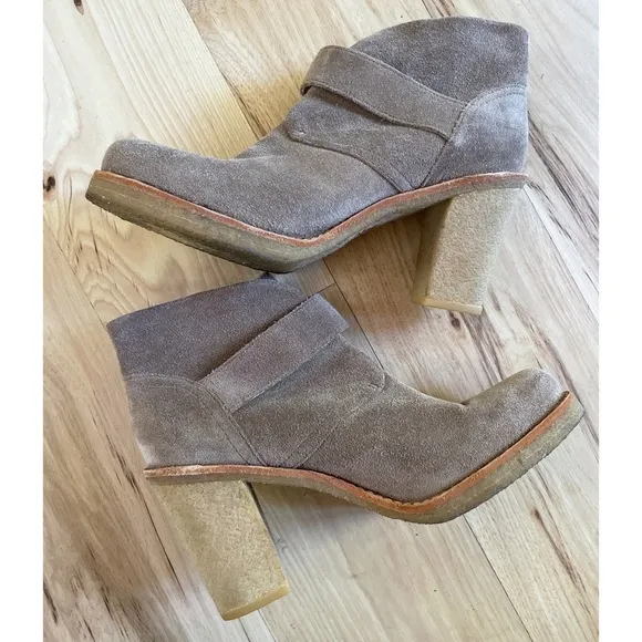 Ugg Australia Brienne Suede Leather Taupe tan Stack Heels Ankle Booties Boots 9‌