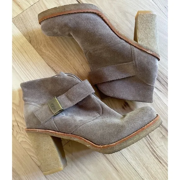 Ugg Australia Brienne Suede Leather Taupe tan Stack Heels Ankle Booties Boots 9‌