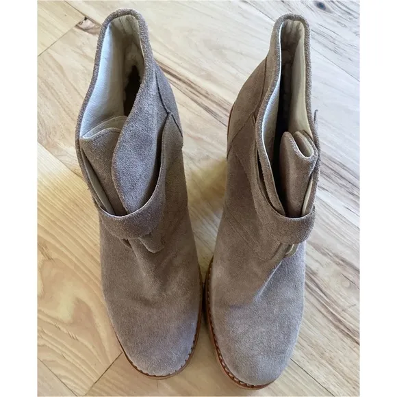 Ugg Australia Brienne Suede Leather Taupe tan Stack Heels Ankle Booties Boots 9‌