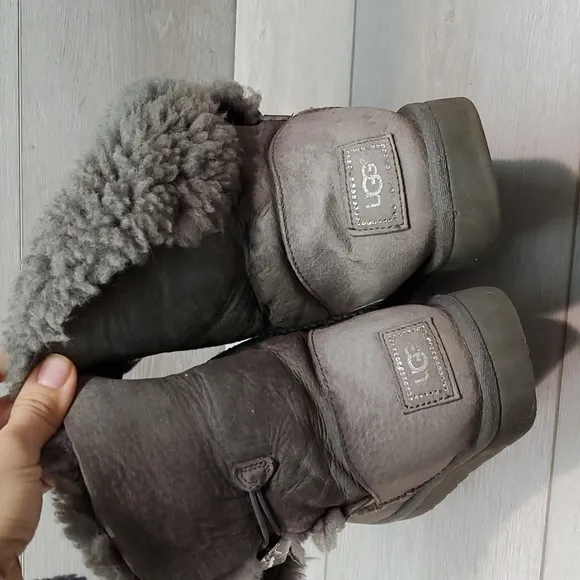 Ugg Australia Women 3349 Ankle Bailey Button Leather Sheepskin Boots shoes 10