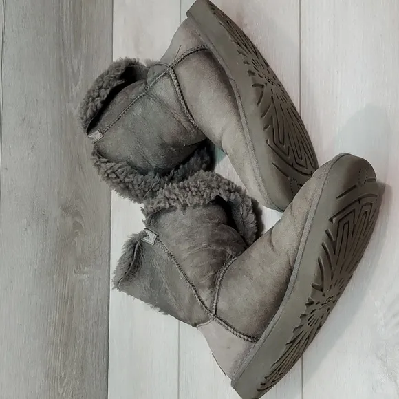 Ugg Australia Women 3349 Ankle Bailey Button Leather Sheepskin Boots shoes 10