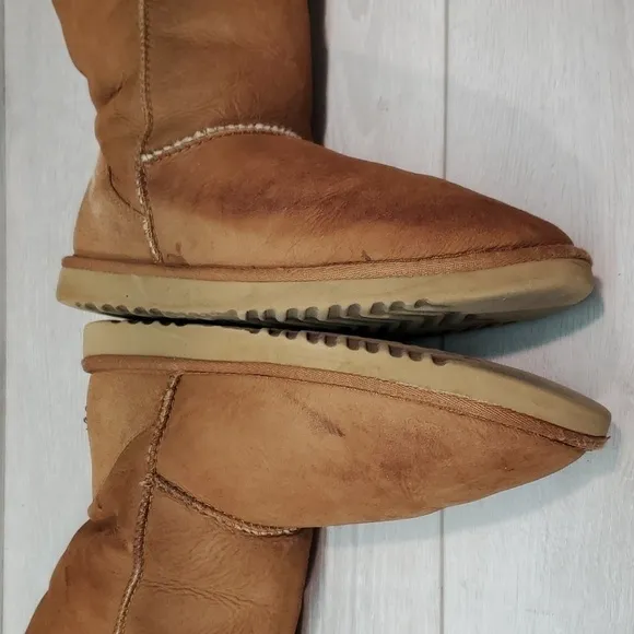 Ugg Australia Women 5815 Tall Leather Sheepskin Boots shoes sz 9