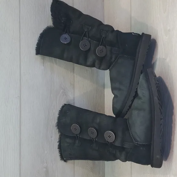 Ugg Australia Women Bailey Button Triple II Tall Sheepskin 1873 Boots shoes