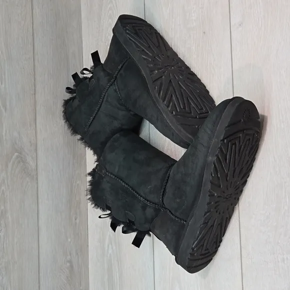 Ugg Australia Women Leather Bow Sheepskin Boots shoes sz 10