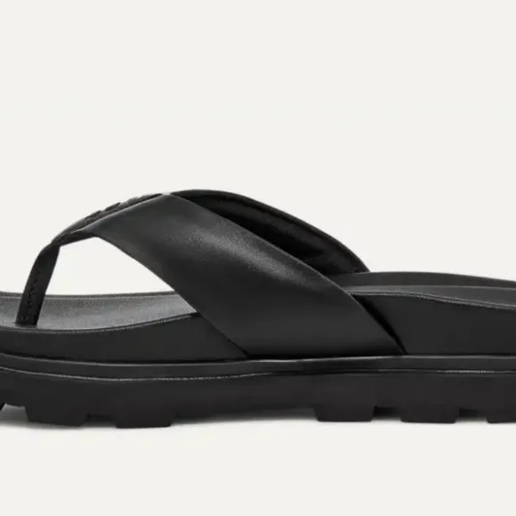 Ugg Capitola Mens Flip shoes size10 new