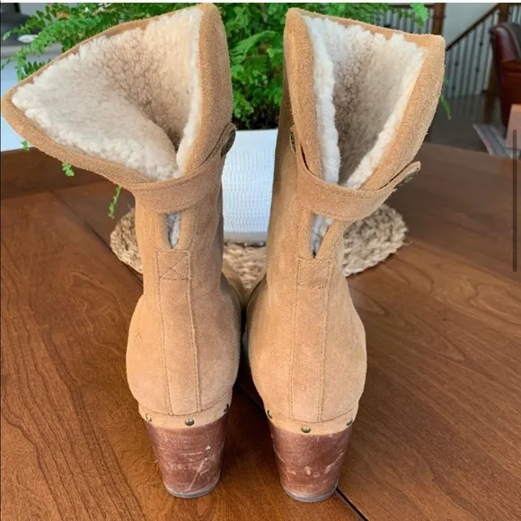 UGG Women Ankle Boot Bootie Tan Suede Sheepskin