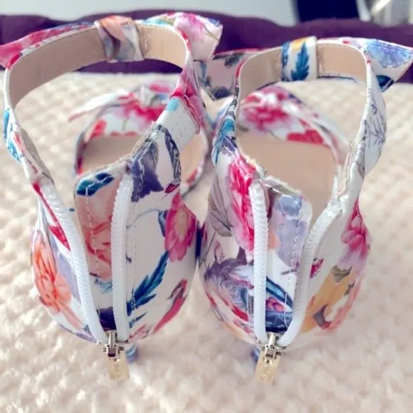 Unisa Floral Satin Sandals In White Multi Size 9 NWT