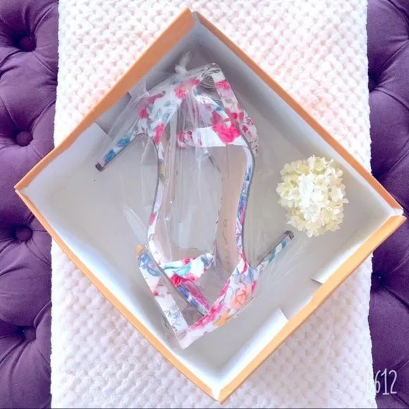 Unisa Floral Satin Sandals In White Multi Size 9 NWT