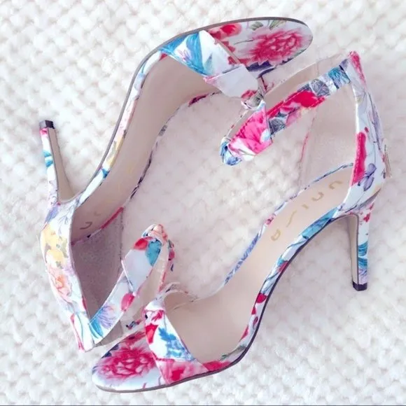 Unisa Floral Satin Sandals In White Multi Size 9 NWT