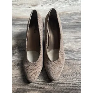 VANELi Women's Astyr Pointed Toe Block Pumps Casual Dress Low Heel Size 9M