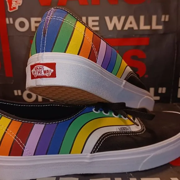 VANS Authentic Refract Rainbow Pride Black /Multi Men's 5.5/Women 7 VN0A2Z5IWN71